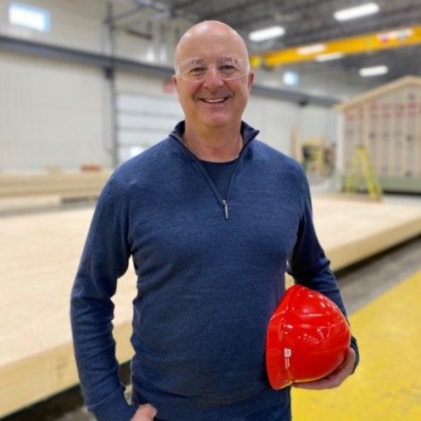 Christian Poirier, directeur du service après-vente et de l'installation, dans l'usine