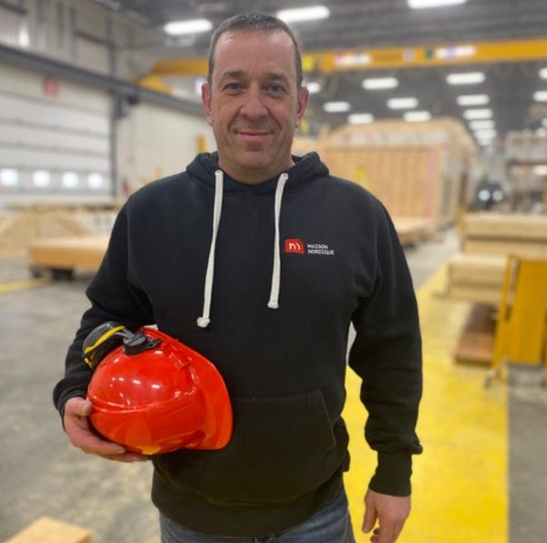 Rémi Leclerc, directeur du support aux opérations, dans l'usine